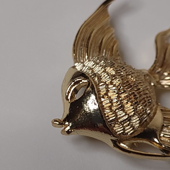 Vintage Gold Tone Angelfish Brooch - Picture 4 of 13
